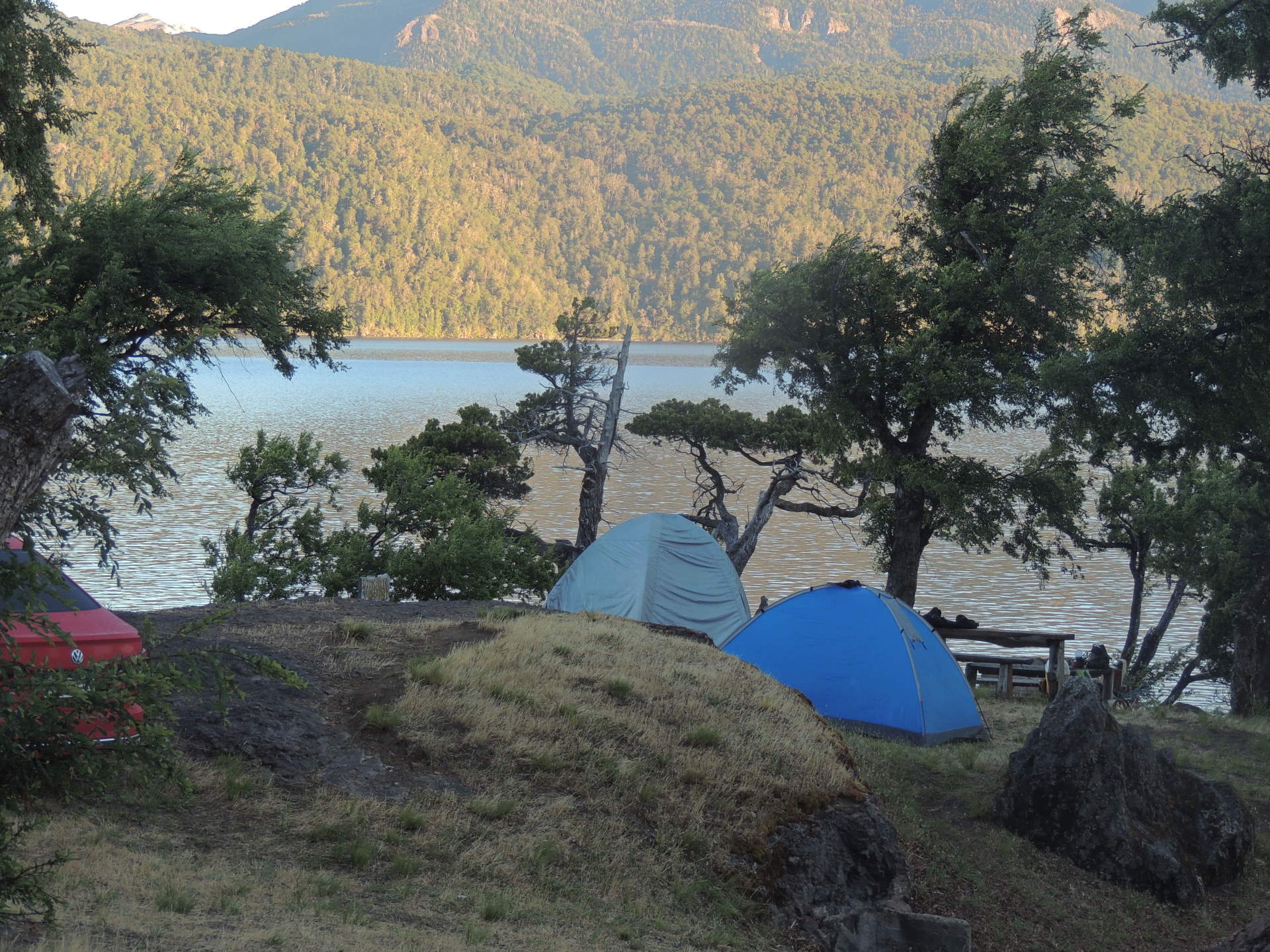 Camping en Qula Quina Lago Lacar, San Martin de los Andes, Neuquen, Argentina