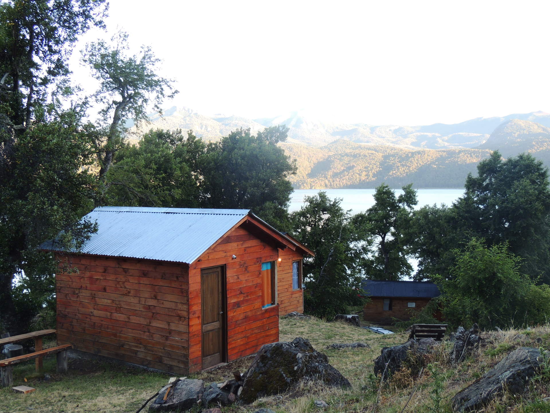 Dormis en Qula Quina Lago Lacar, San Martin de los Andes, Neuquen, Argentina